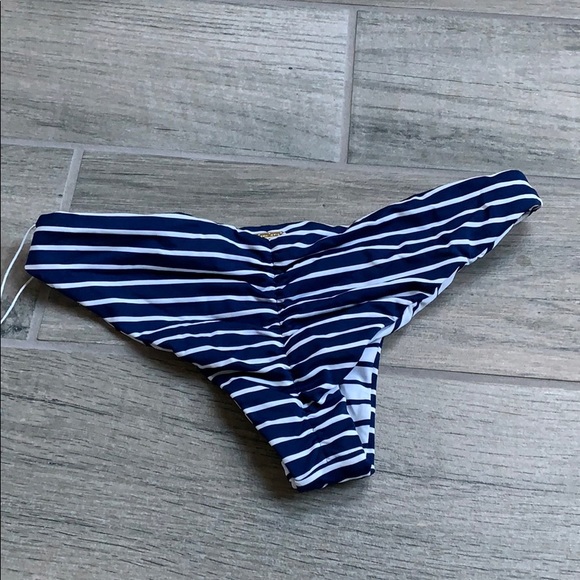 BEACH BUNNY NAVY SKIMPY REVERSIBLE BOTTOM - Picture 8 of 9